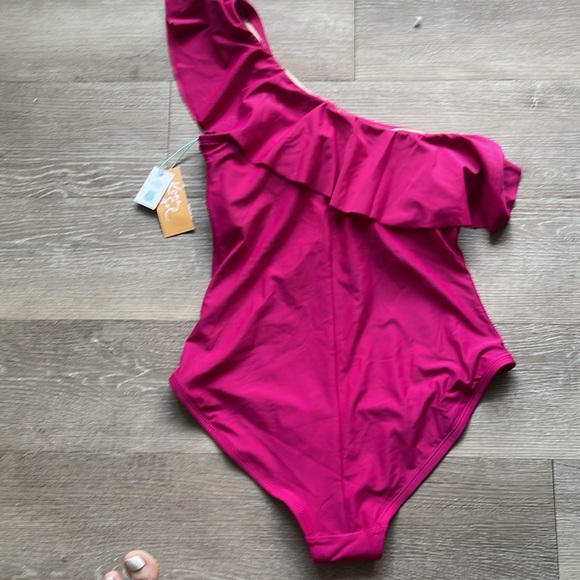 Women one piece bathing suit  NWT fully lined built in bra  
Size M 8-10 Fusia - Picture 4 of 6